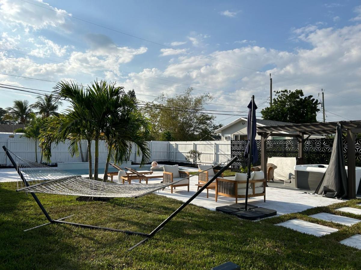 Jungle Cottage With Luxury Pool, Hot Tub And More! เลกเวิร์ท ภายนอก รูปภาพ