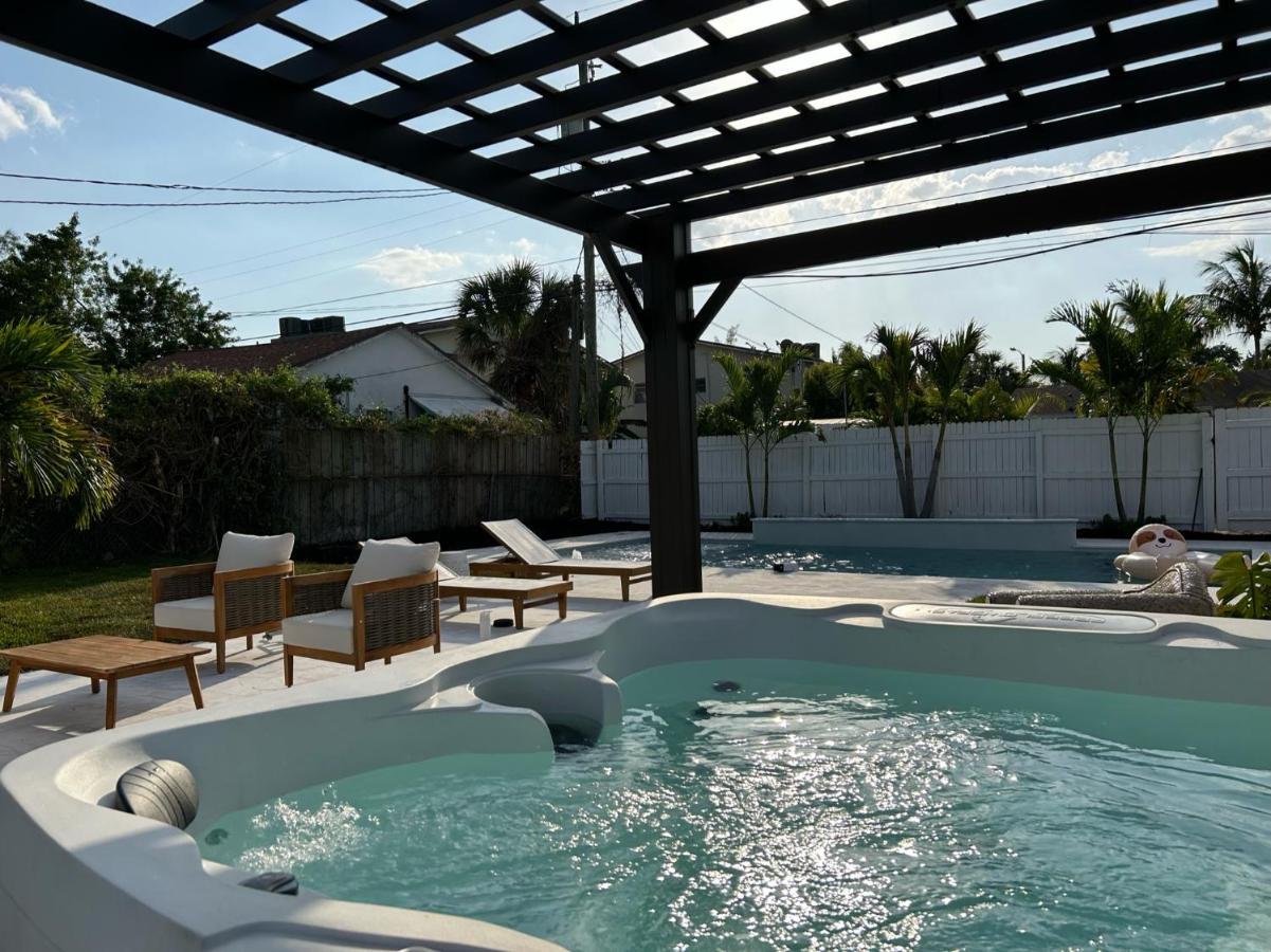 Jungle Cottage With Luxury Pool, Hot Tub And More! เลกเวิร์ท ภายนอก รูปภาพ